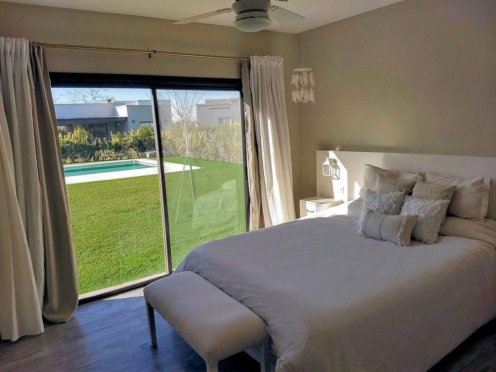 Casa Chalet en Venta Ubicado en El Cantón Norte, Escobar, G. B. a. Zona Norte 5