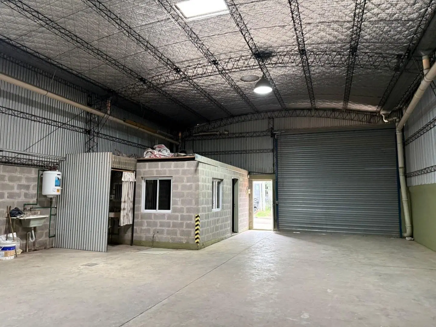 ALQUILER- DEPOSITO/GALPON- 300M2- INDUSTRIAL 1- OFICINA- en Area de Promoción El Triángulo, Malvinas 4