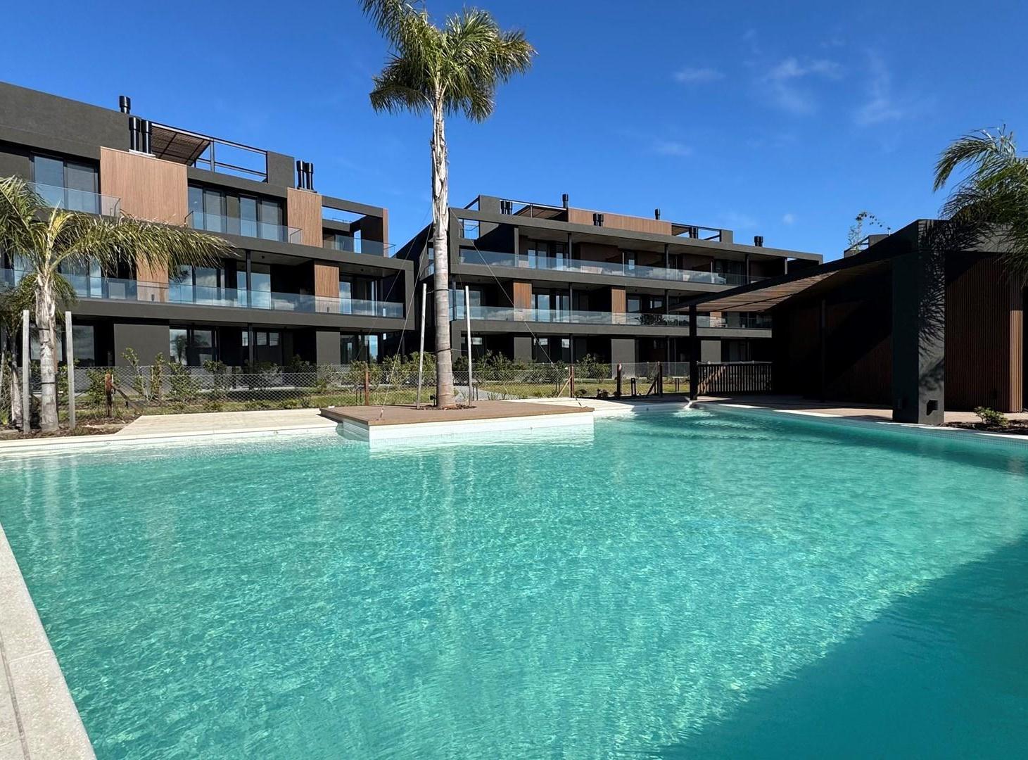 Foto de Departamento en Venta en Nordelta, 2 ambientes con jardin y cochera, imagen 1