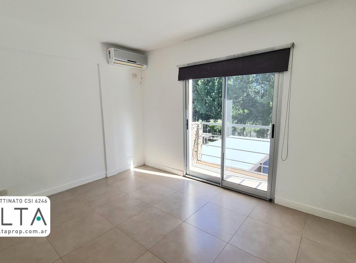 Foto de Departamento Duplex 4 amb con Jardin en Alquiler en Casas del Sendero, imagen 2