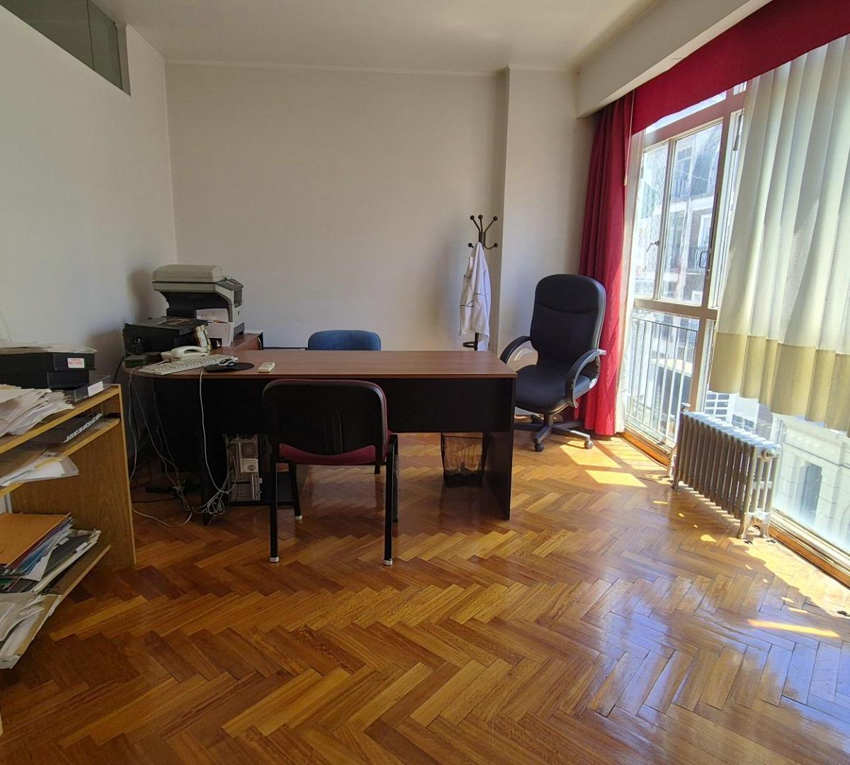 Excelente Oficina de 100 m² Al Frente 5