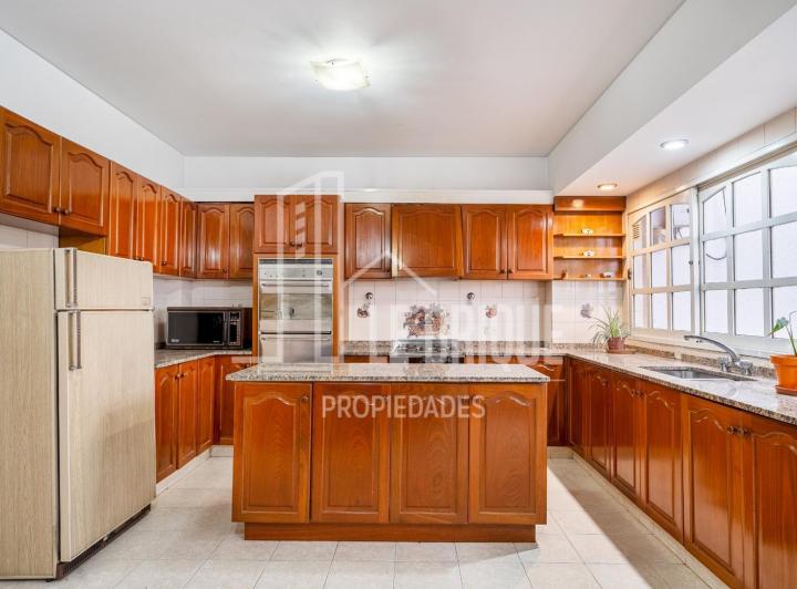 Espectacular Casa Lote propio 5 ambientes 4