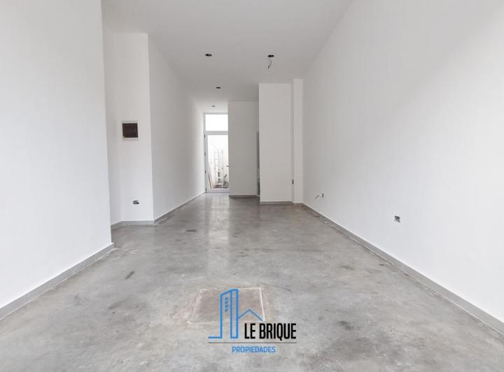Local con Jardin - Le Brique Propiedades
