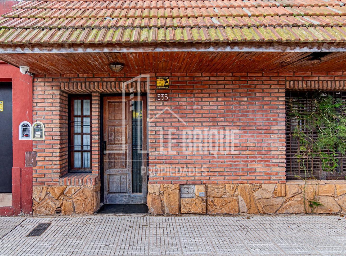 Casa en lote propio 6 ambientes - Le Brique Propiedades -