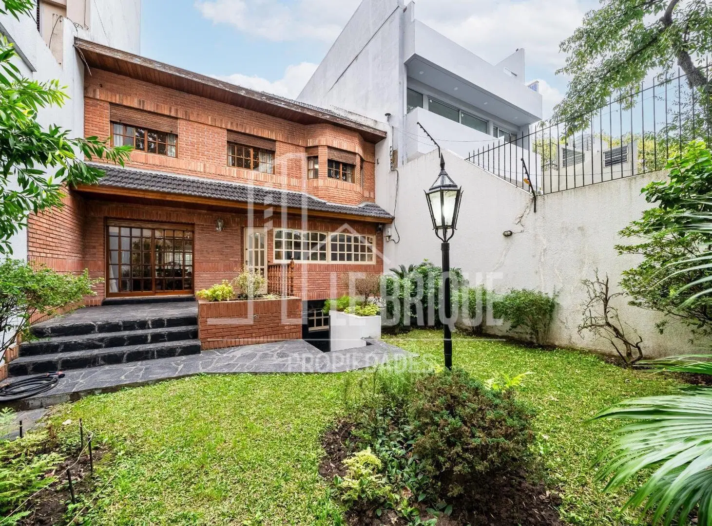 Espectacular Casa Lote propio 5 ambientes 8