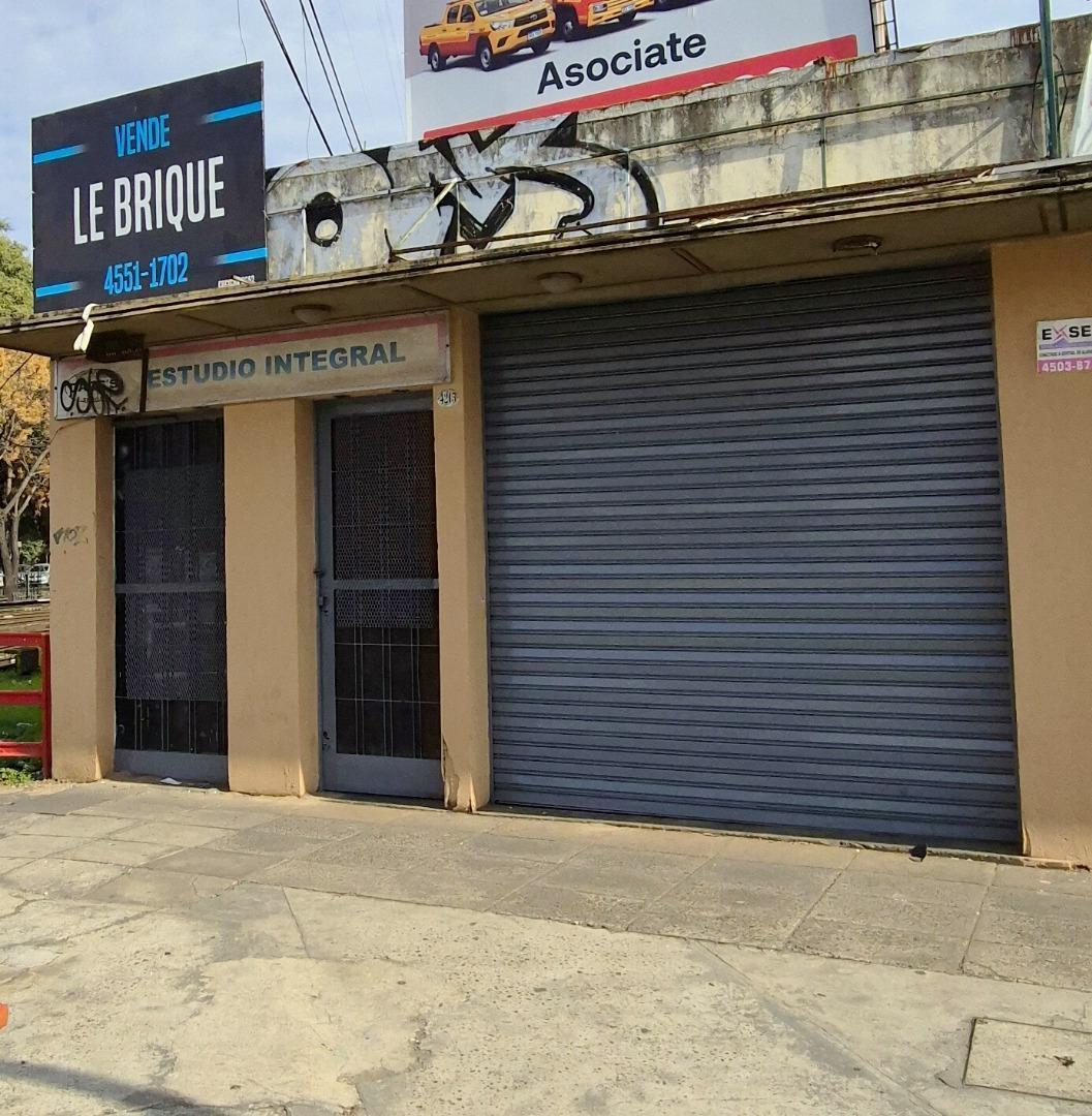 Local a la calle con entrada de vehiculo