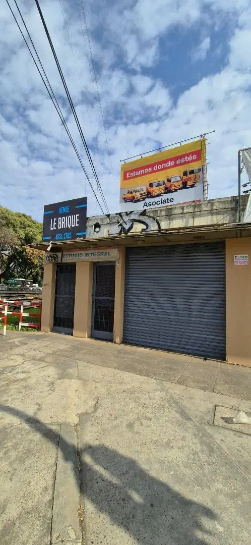 Local a la calle con entrada de vehiculo 2