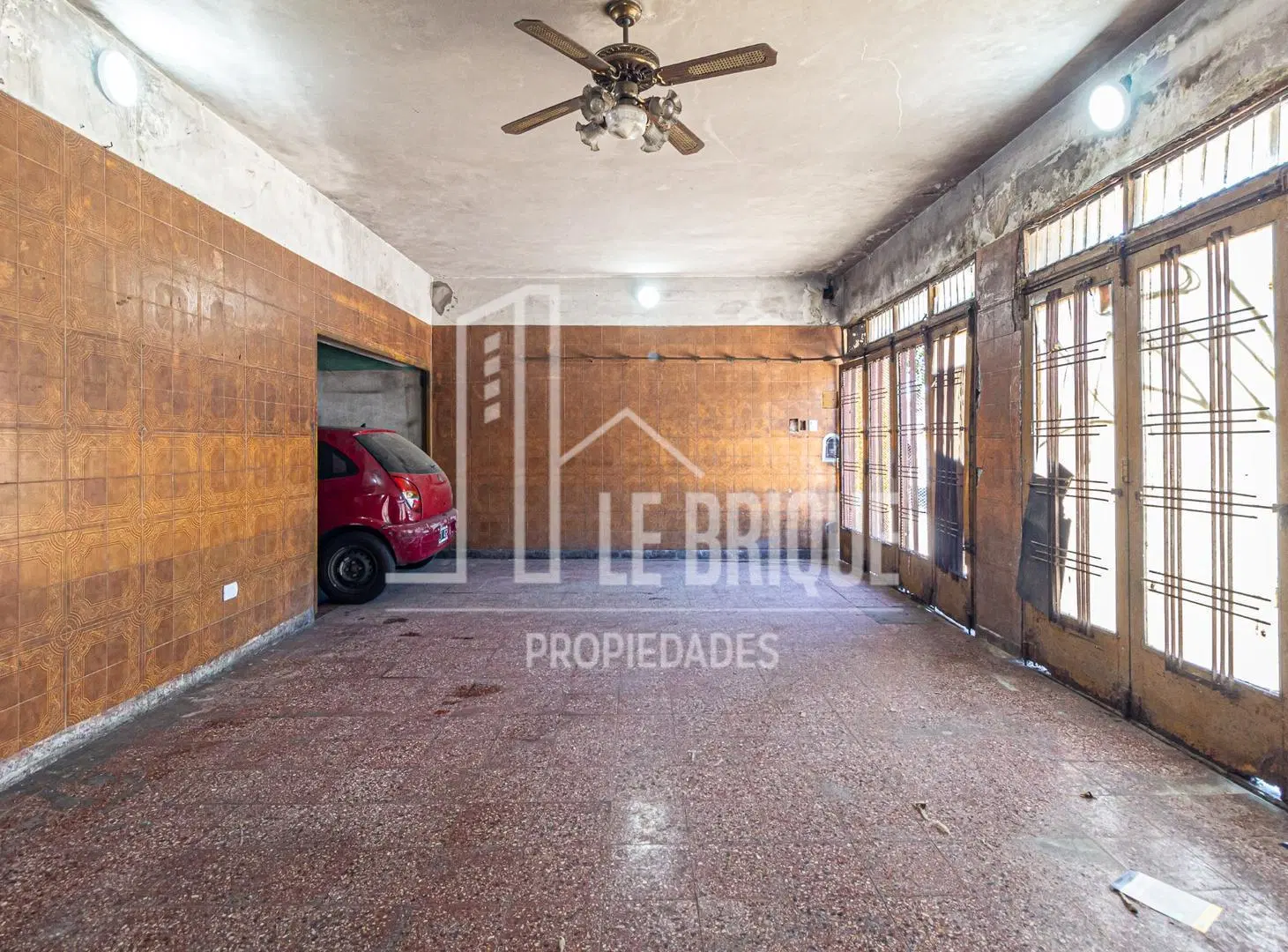 Local en lote propio 8.66x21 3