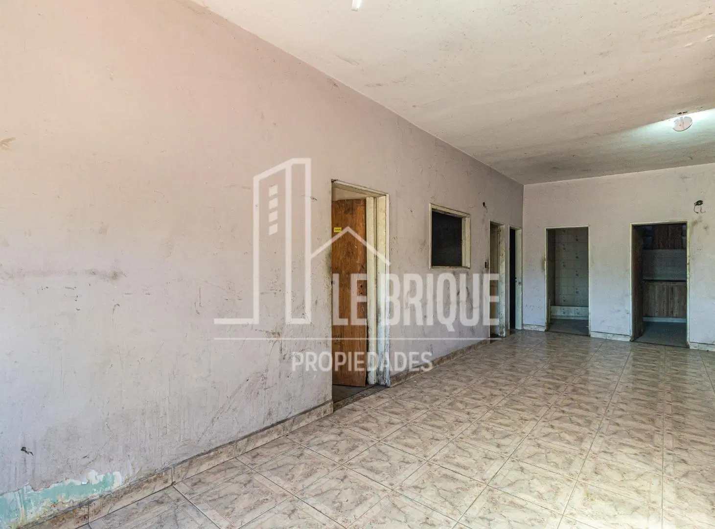 Local en lote propio 8.66x21 2