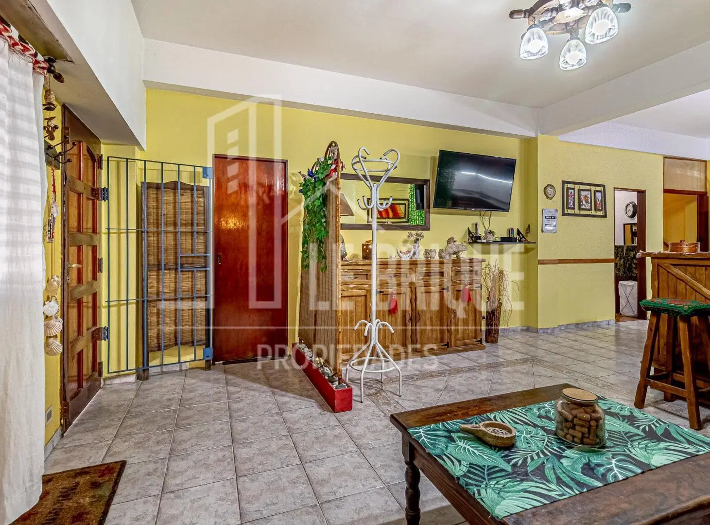 Casa en lote propio de 5 amb + Patio + Terraza + Garage 1