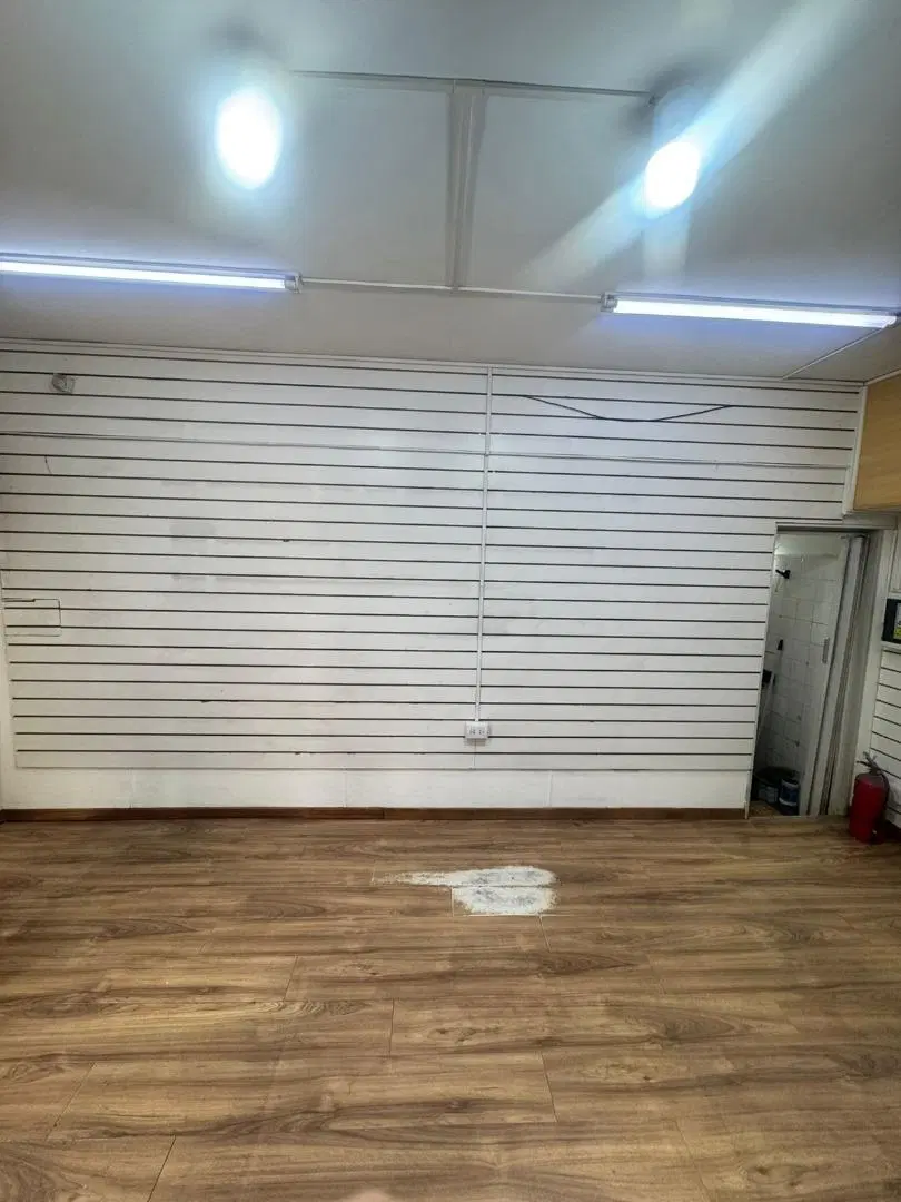 Excelente local de 20 m2 + aire acondicionado 5
