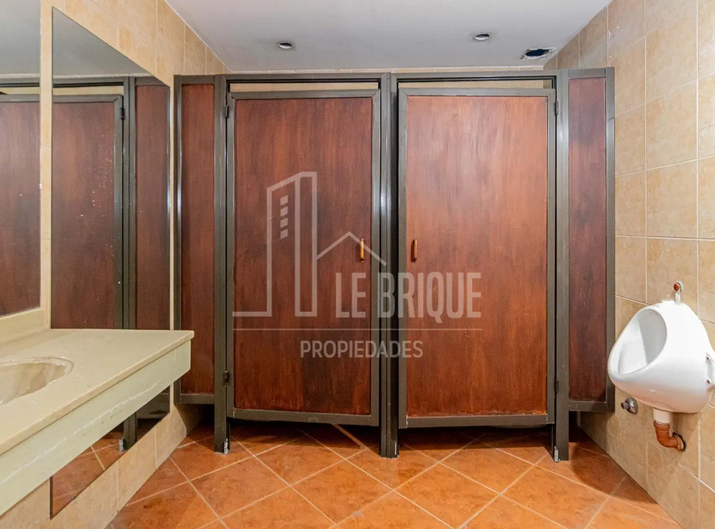 Excelente Local de 17.5x21 - Le Brique Propiedades 4