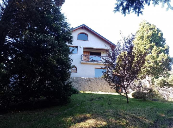 GRAN OPORTUNIDAD!! PRECIO NOTABLEMENTE REDUCIDO! Amplia Casa en Llao Llao 4