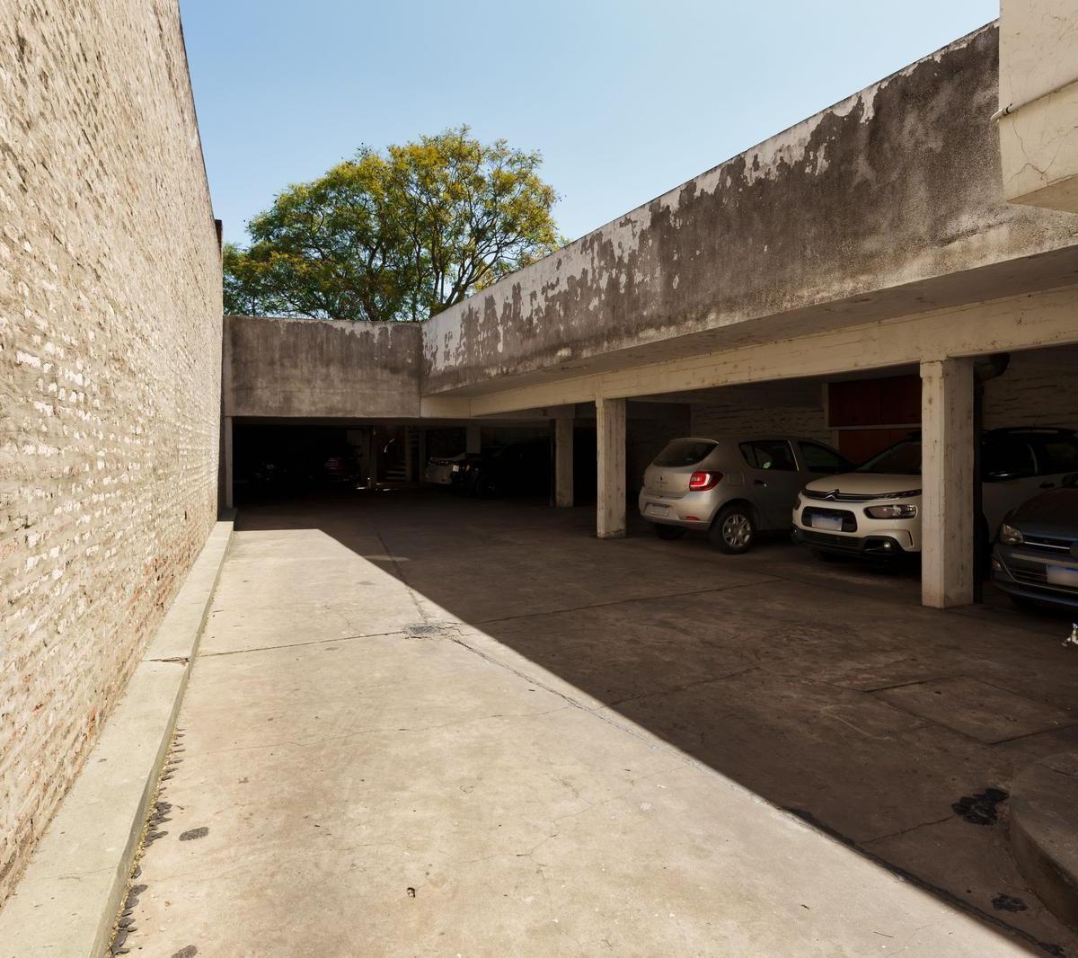 Departamento Venta Barrio Centro 4 Dorm. Balcón Patio Cochera 5