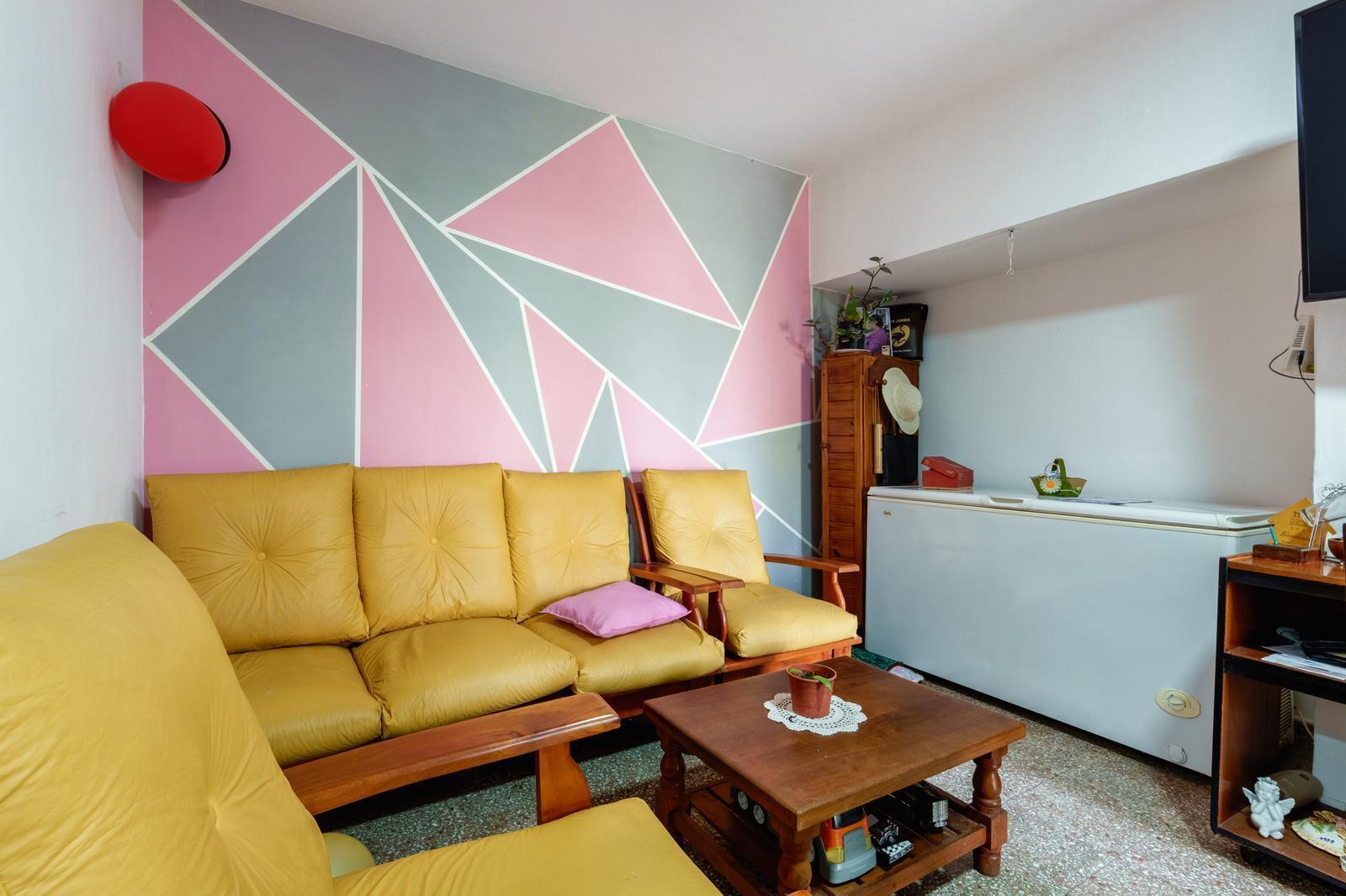 Casa de pasillo en venta barrio amtheu 2 dormitorios amplio luminoso