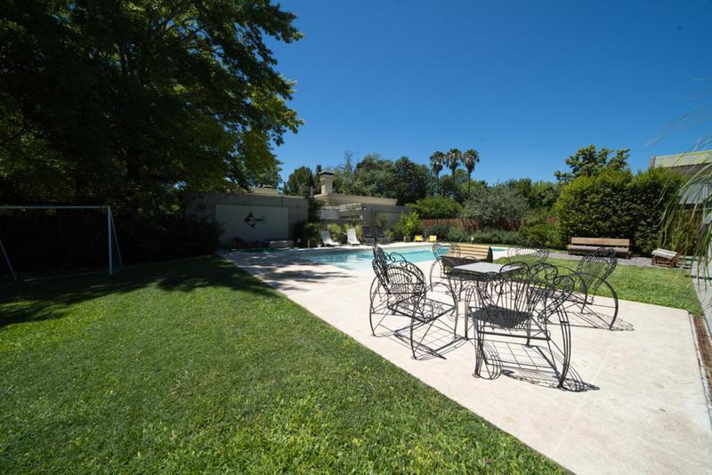 Casa venta Fisherton 3 dormitorios Pileta quincho jardin