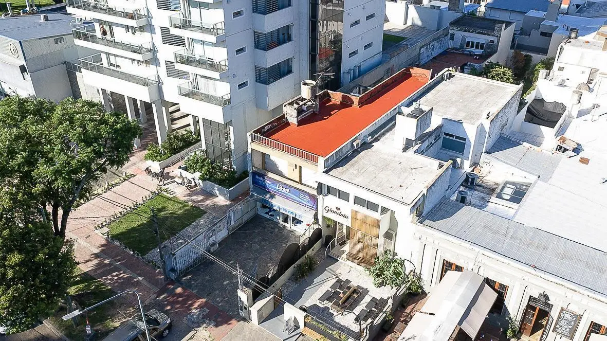 Local en venta abrrio alberdi amplio con vivienda arriba 2 dormitorios parrilla alto transito 4