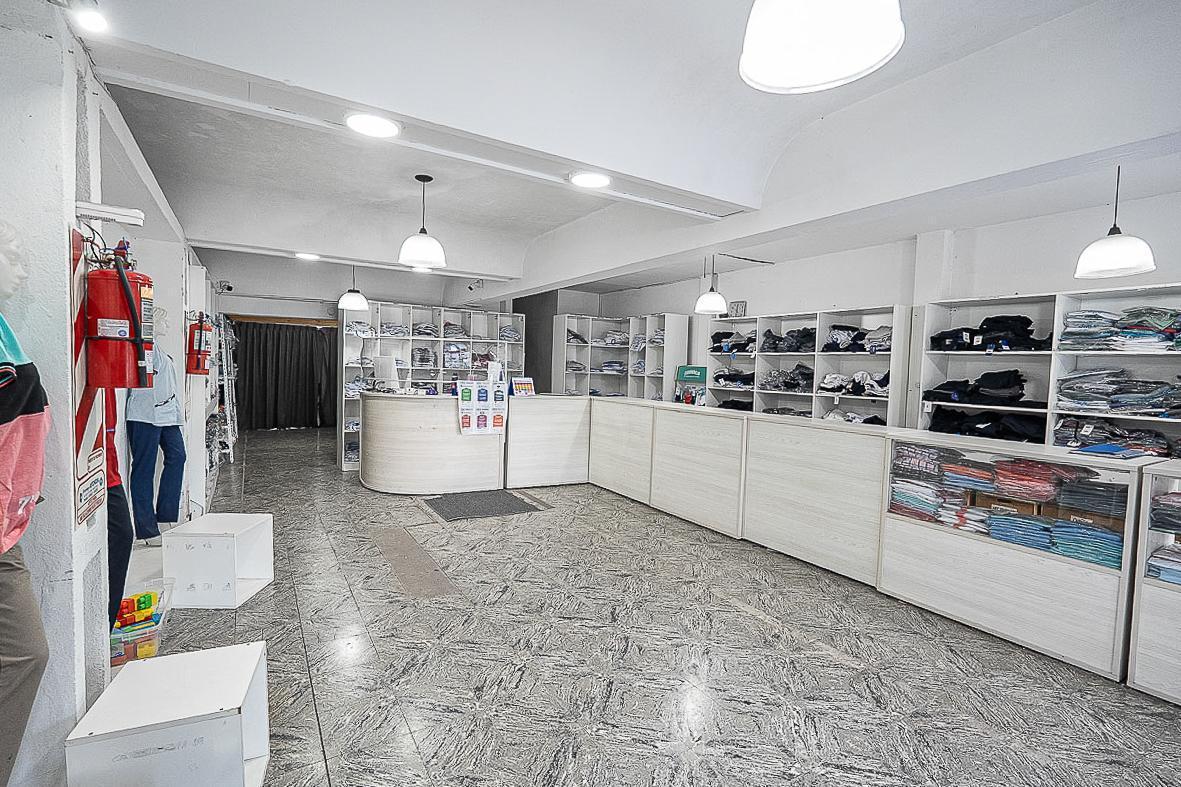 Local en venta abrrio alberdi amplio con vivienda arriba 2 dormitorios parrilla alto transito