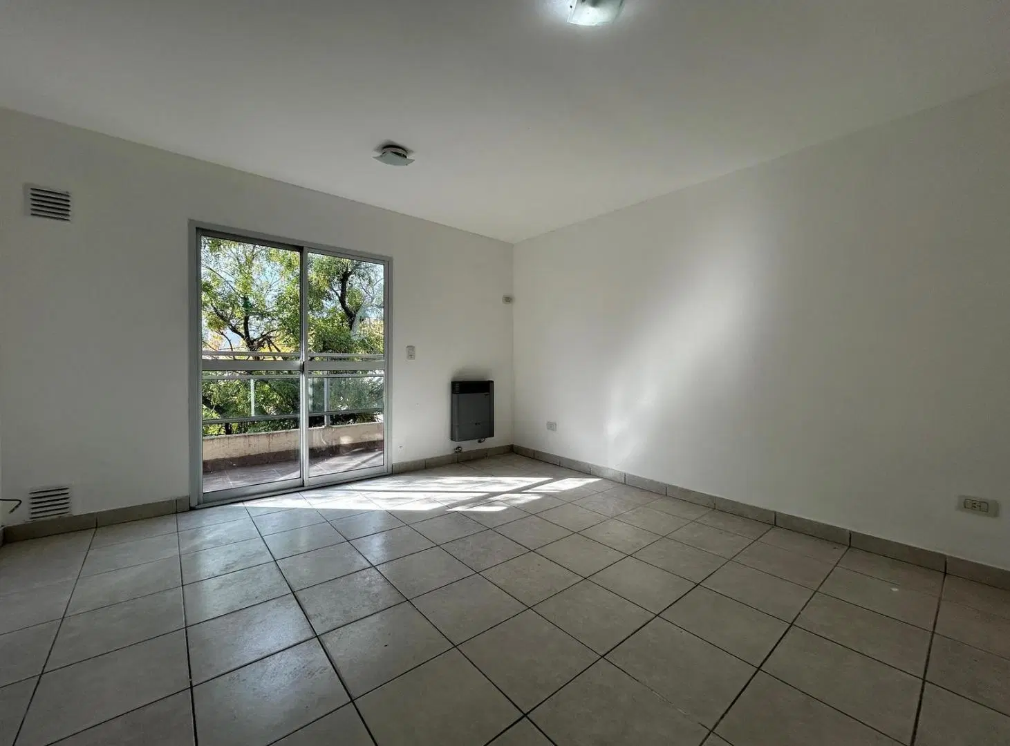 Monoambiente en alquiler con balcon 5