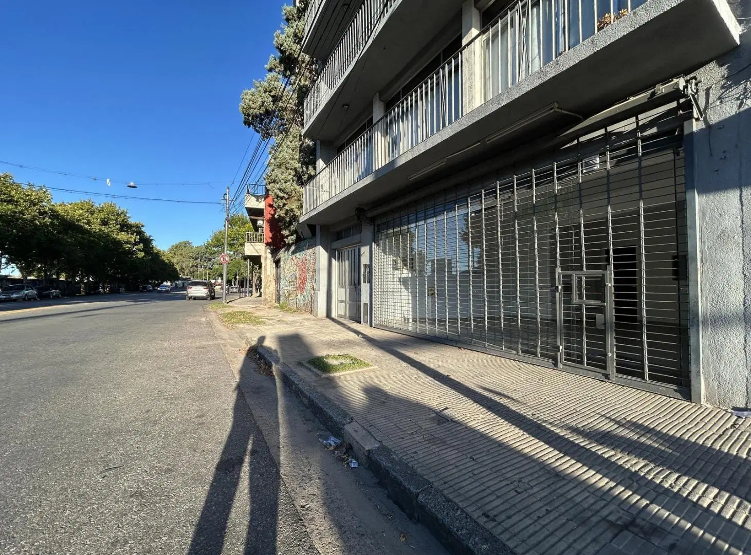 Local en alquiler en pichincha, exelente ubicacion y estado luminoso, impecable 5