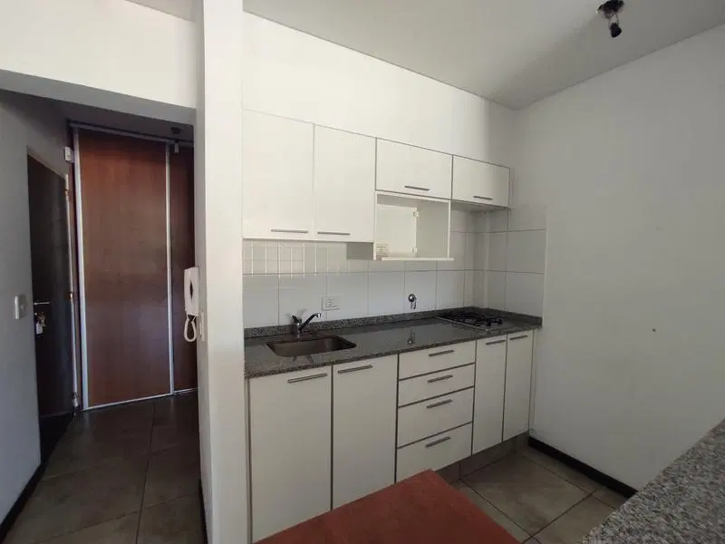 Monoambiente en alquiler en barrio Lourdes 5