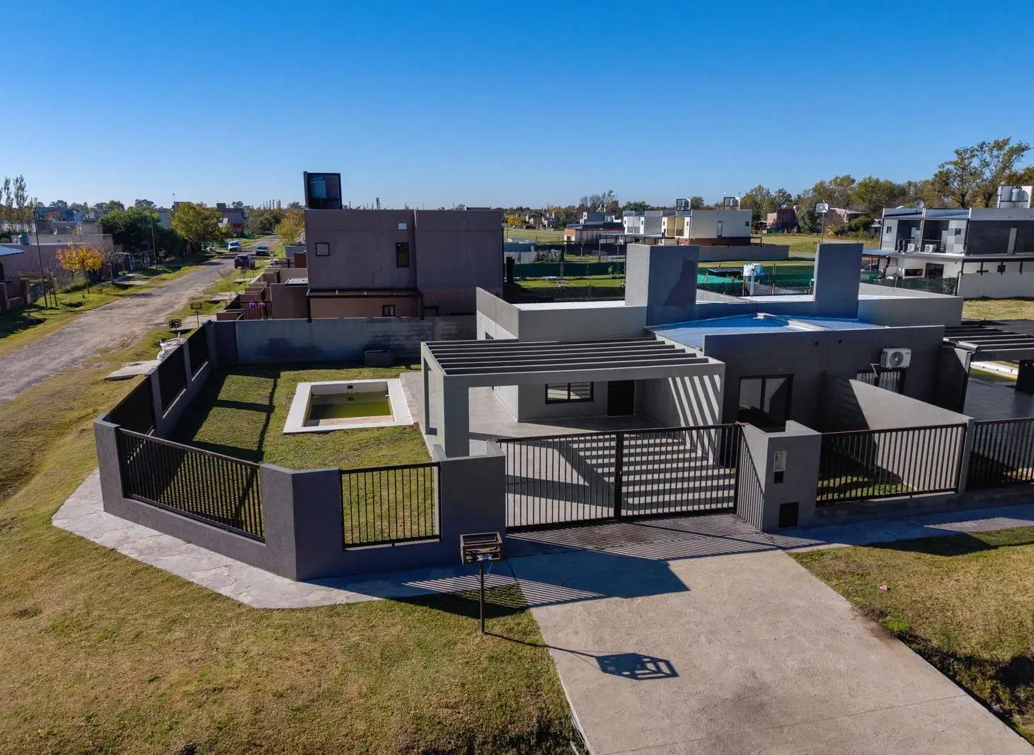 casa planta baja en venta funes 2 dormitorios amplio luminoso parrillero piscina jardin 2