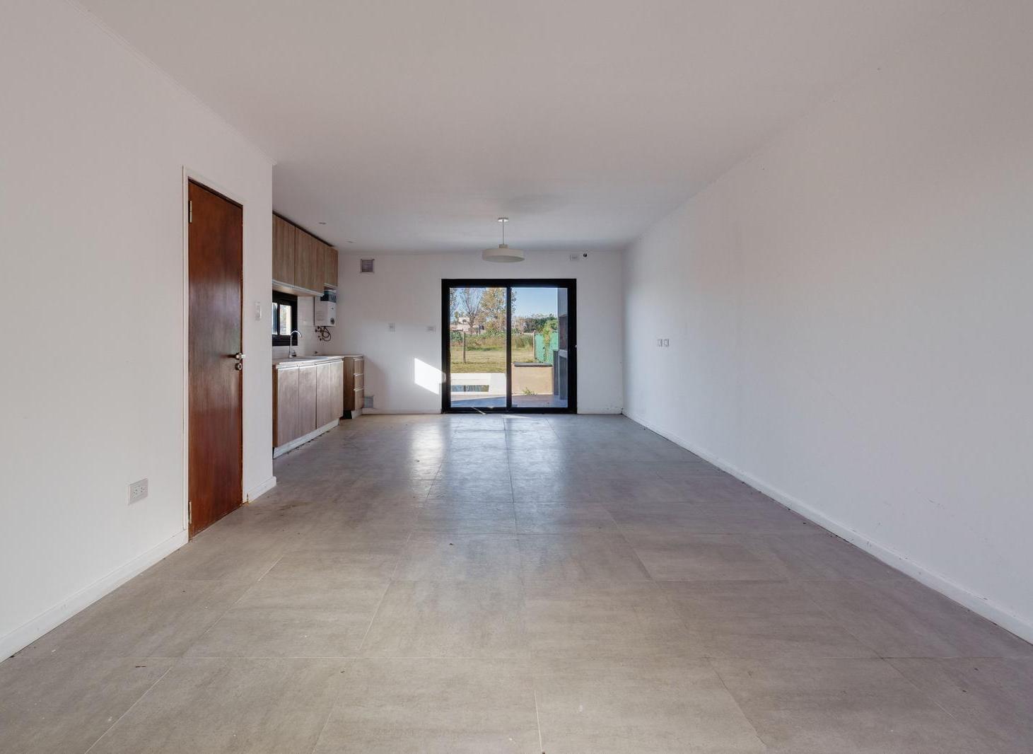 casa duplex en venta funes 2 dormitorios amplio luminoso parrillero piscina jardin oportunidad