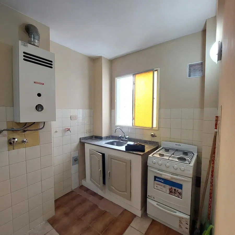 Departamento en alquiler, un dormitorio, barrio Martin, luminoso, cercano facultades. 5