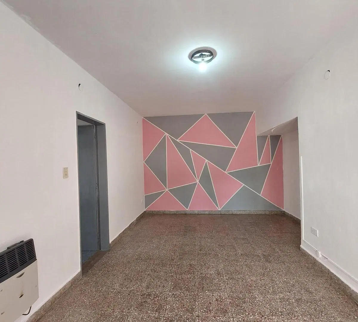 Casa en alquiler, dos dormitorios, patio, pasillo, sin expensas. 4