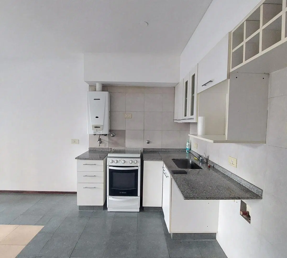 Departamento en alquiler, un dormitorio, moderno, amplio, balcón, barrio parque. 3