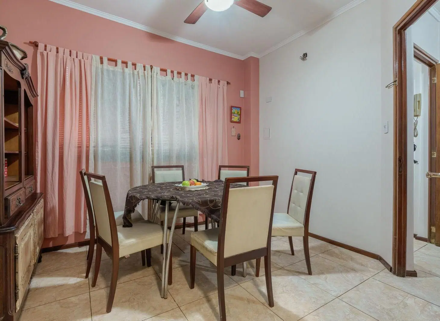 Casa en venta barrio barrio echesortu 3 dormiotrios cochera terraza lavadero patio 2 plantas 4