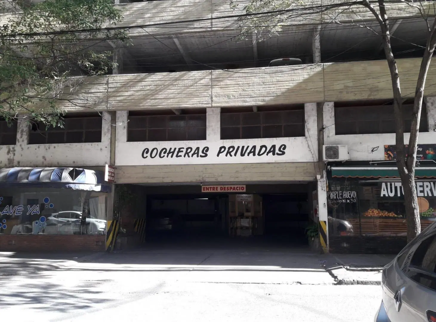 Cochera en alquiler en zona centrica de rampa 24 horas tres turnos vigilancia martin rampa 3