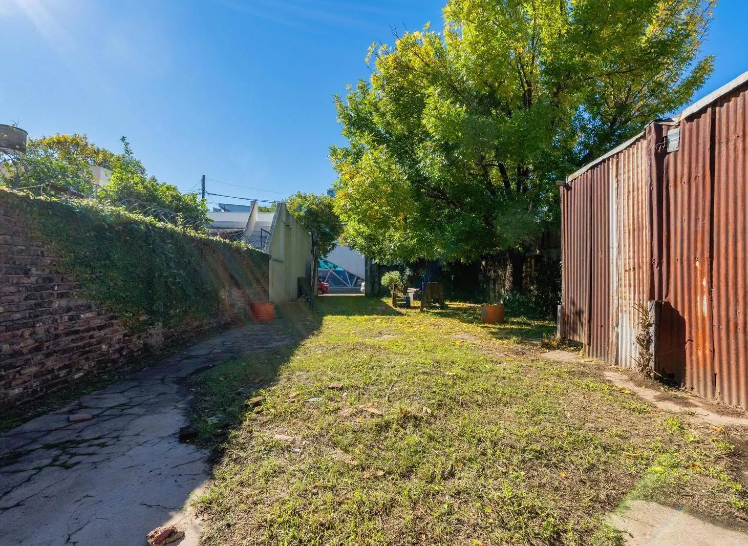 Terreno en venta barrio refinería 8 metros frente 14metros fondo oportunidad constructora PB 3 pisos 3