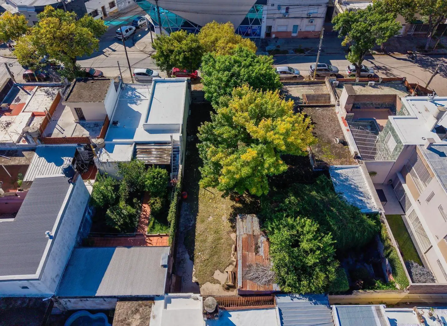 Terreno en venta barrio refinería 8 metros frente 14metros fondo oportunidad constructora PB 3 pisos 4
