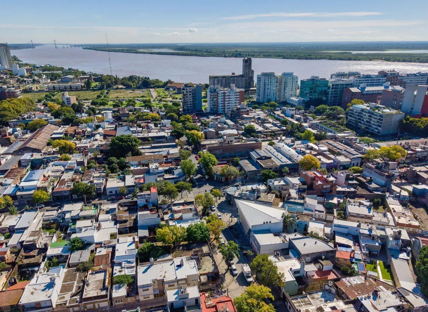 Terreno en venta barrio refinería 8 metros frente 14metros fondo oportunidad constructora PB 3 pisos 2