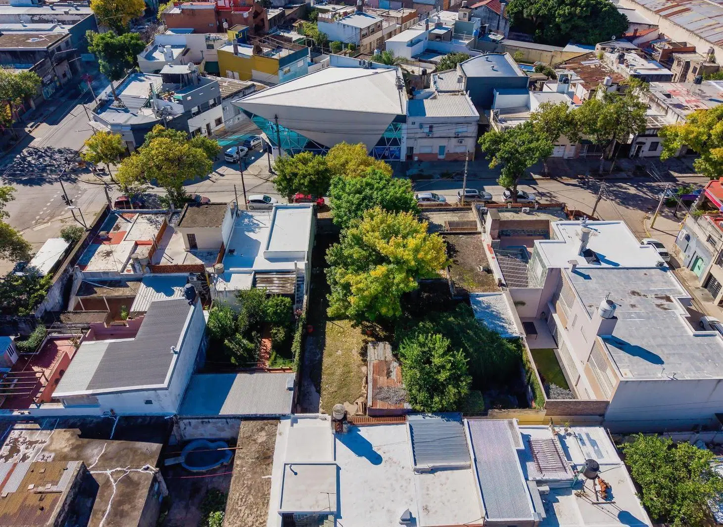 Terreno en venta barrio refinería 8 metros frente 14metros fondo oportunidad constructora PB 3 pisos 5