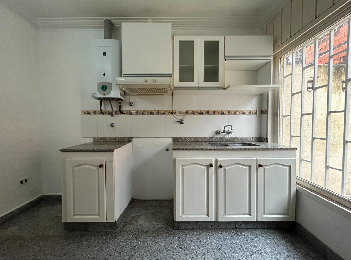 Foto de Casa en alquiler de dos dormitorios, patio, parrillero, barrio Bella, imagen 5