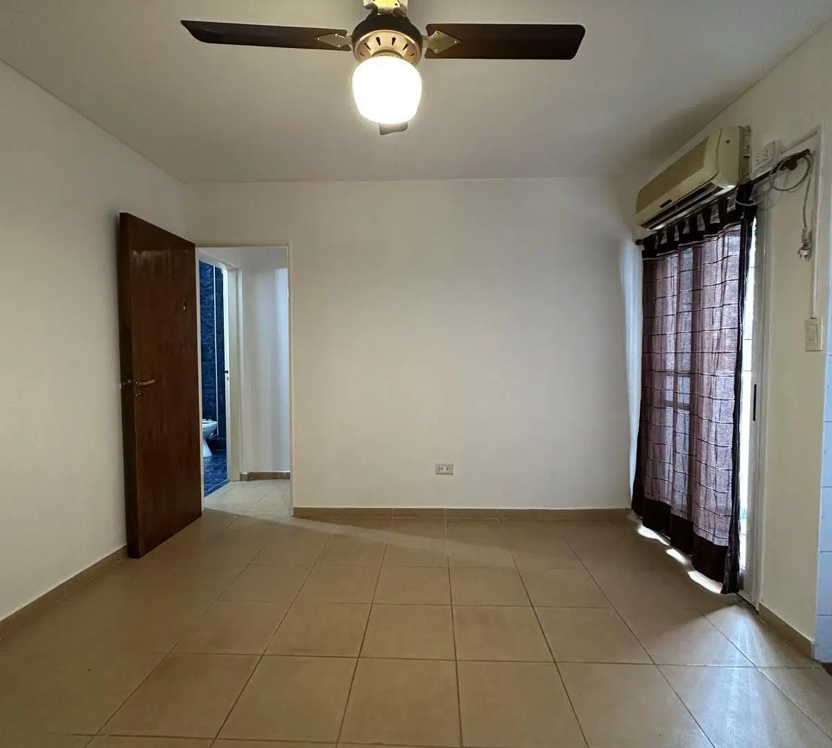 Departamento en alquiler de un dormitorio en barrio Martin con patio 3