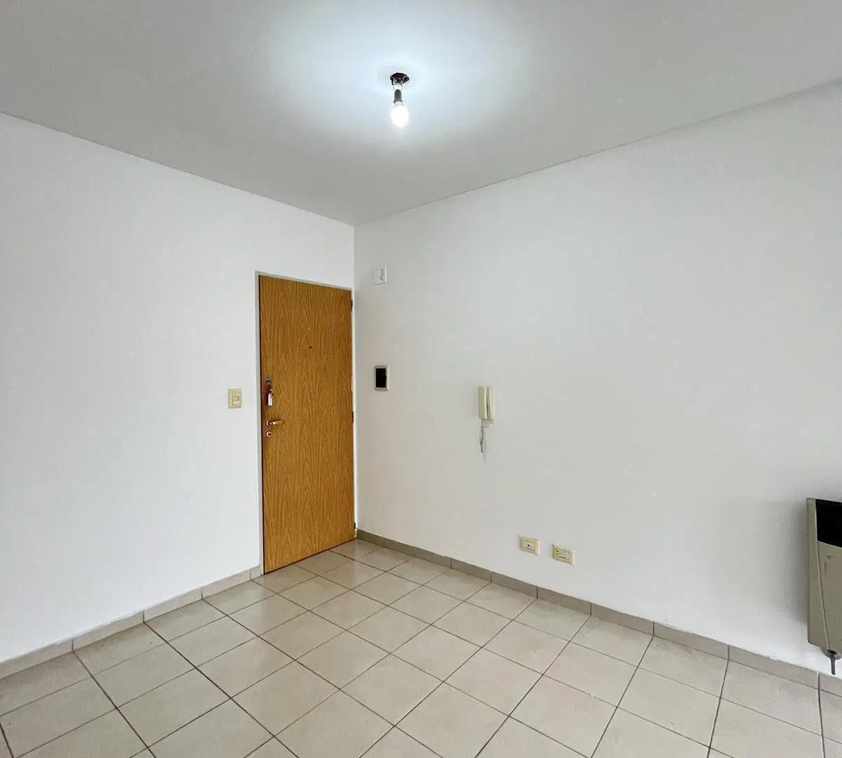 Departamento en alquiler, un dormitorio, balcón, centro, moderno. 3