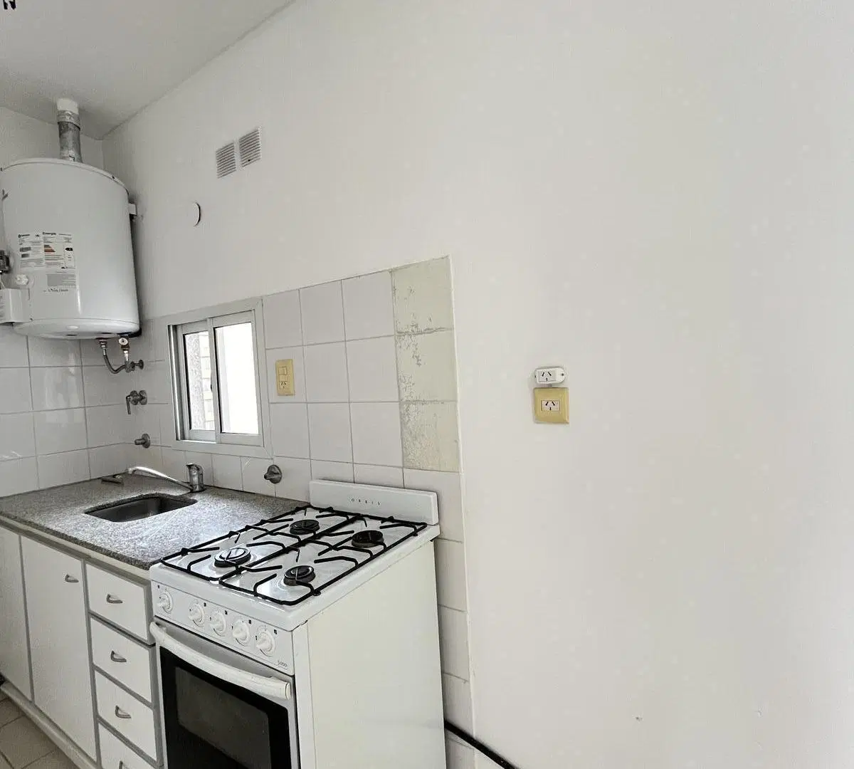 Departamento en alquiler, un dormitorio, balcón, centro, moderno. 2