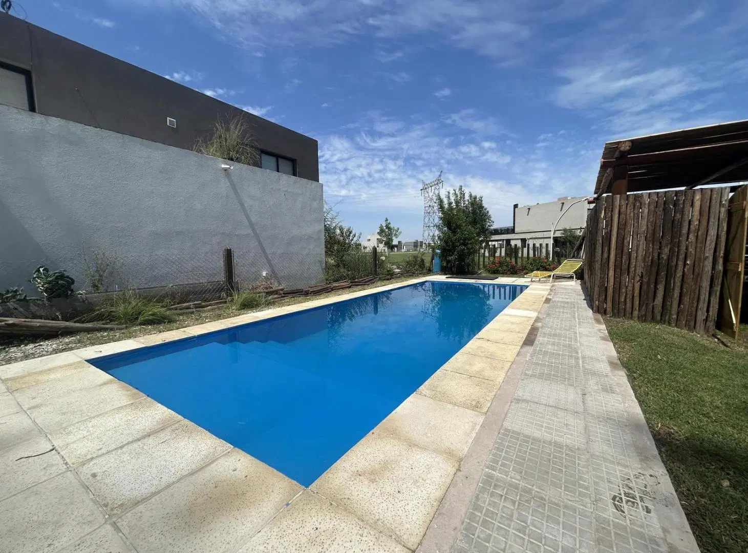 Casa en alquiler en barrio cerrado Brisanova a estrenar pileta 3