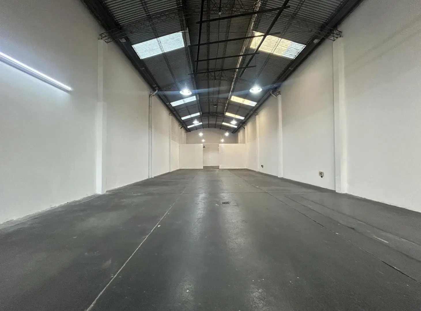 Local en alquiler en Fisherton, 380 mts2, oficina, impecable 8