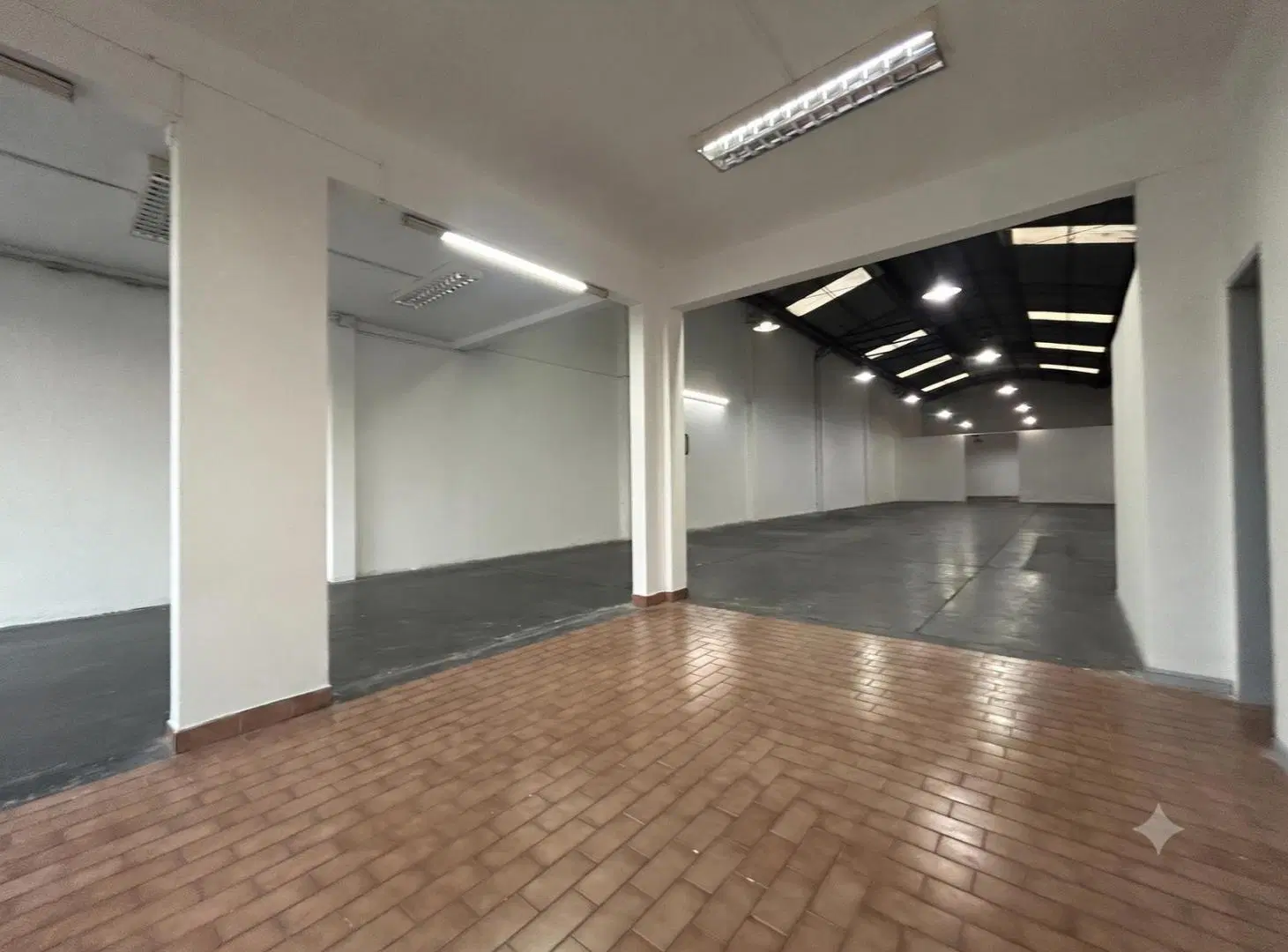 Local en alquiler en Fisherton, 380 mts2, oficina, impecable 5