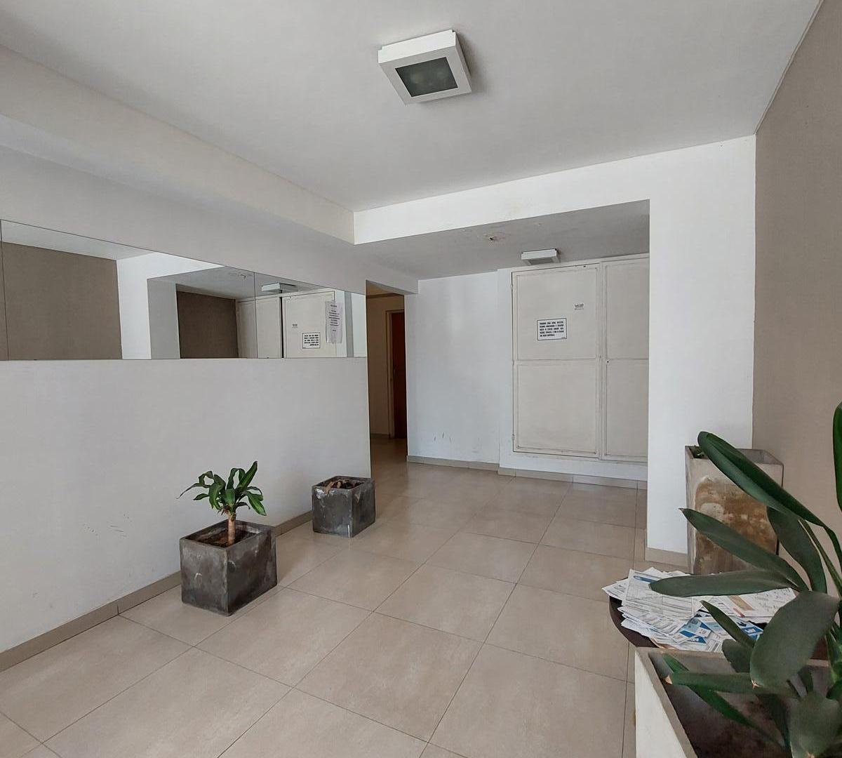 Foto de monoambiente en alquiler moderno amplio Echesortu balcon escalera, imagen 5