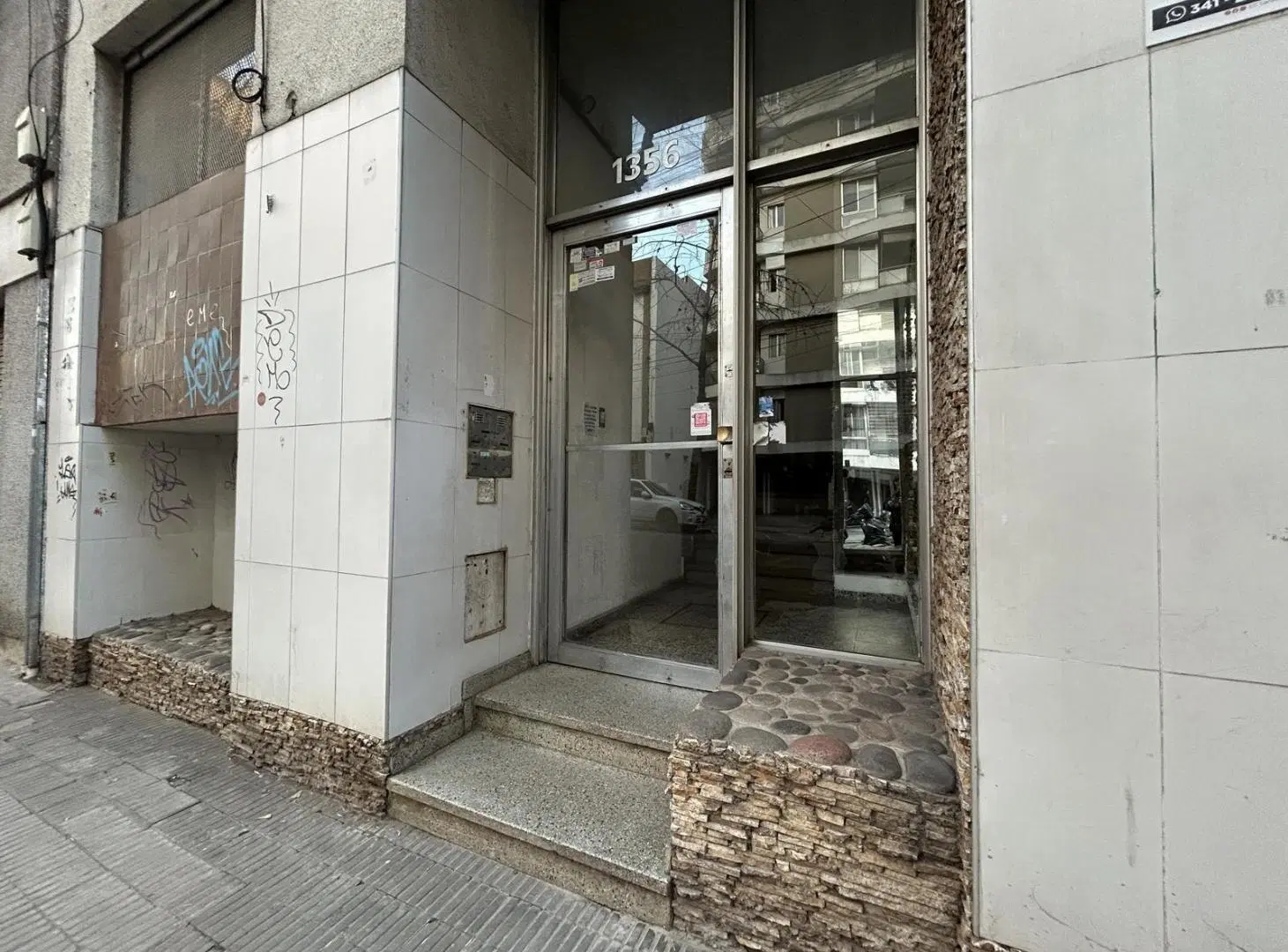 Departamento en alquiler en barrio Martin, acceso por escalera, exelente estado 5