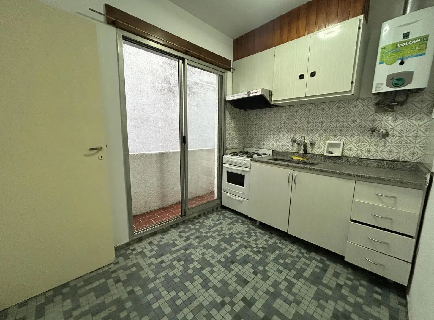 Departamento en alquiler en barrio Martin, acceso por escalera, exelente estado 4