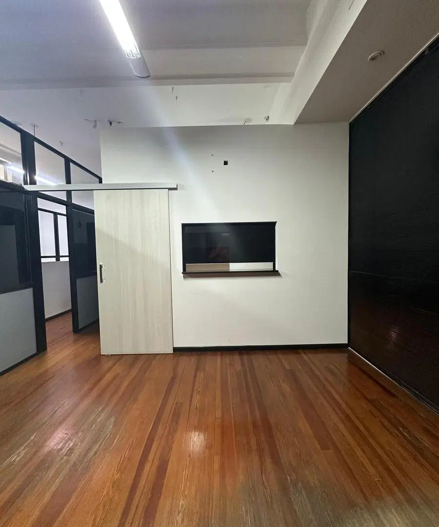 Oficinas en alquiler peatonales, galería Victoria Mall, centro 2