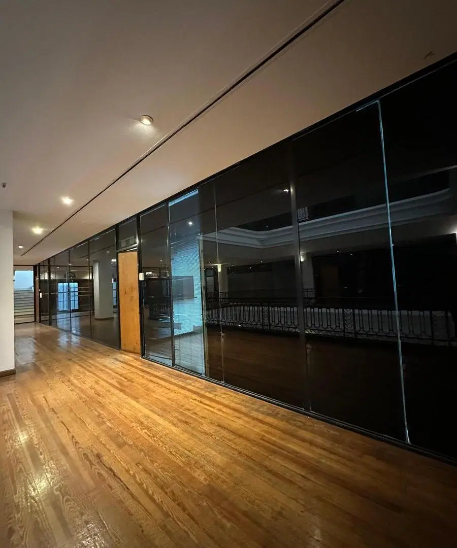 Oficinas en alquiler peatonales, galería Victoria Mall, centro 4