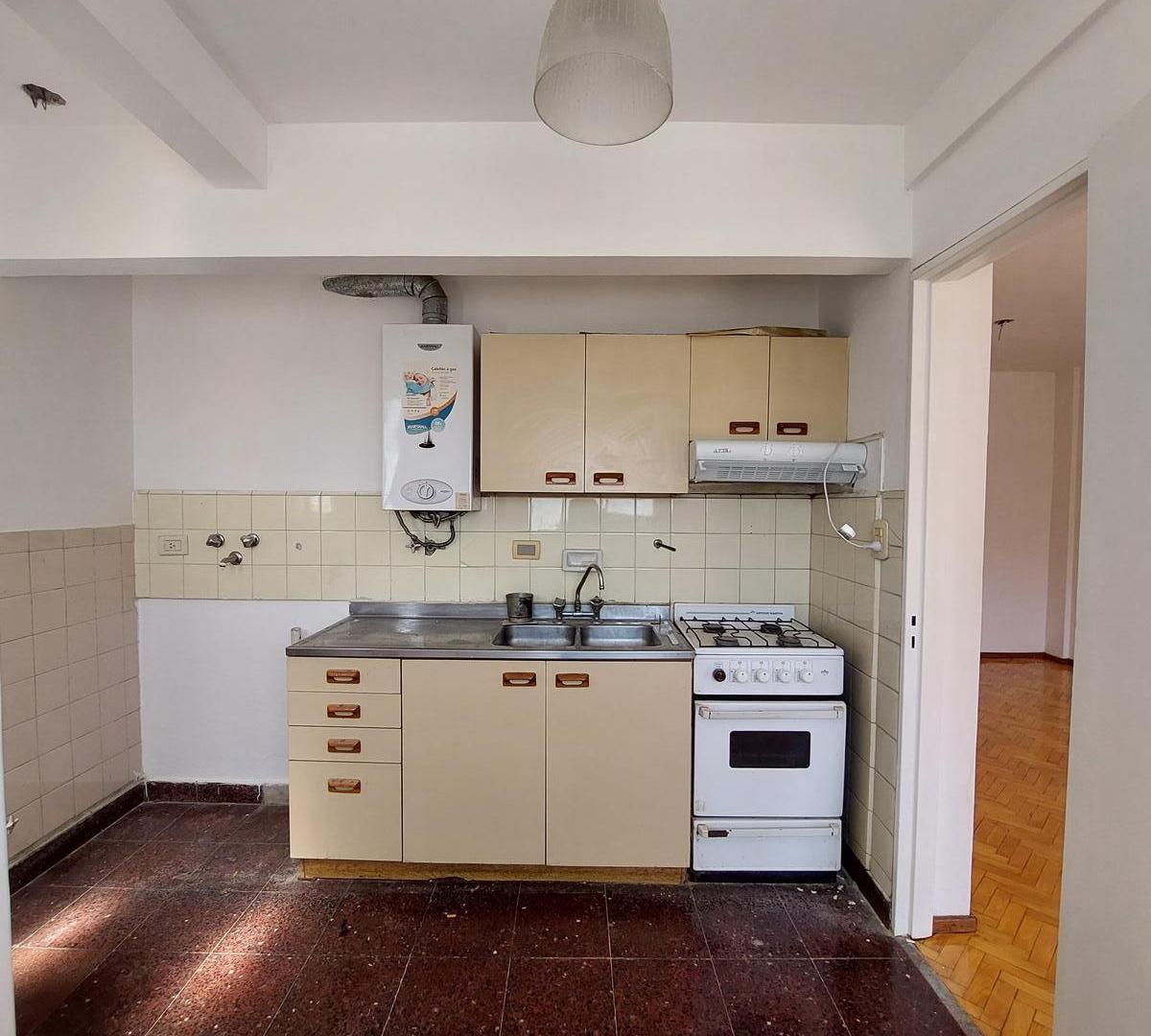 Foto de Departamento en alquiler de dos dormitorios, centro, luminoso, vista despejada, dos balcones., imagen 2