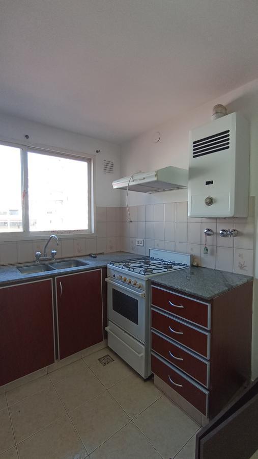 Foto de departamento en alquiler, dos dormitorios, balcón, centro, cochera, imagen 3